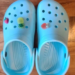 Women's size 6 classic crocs in icy blue